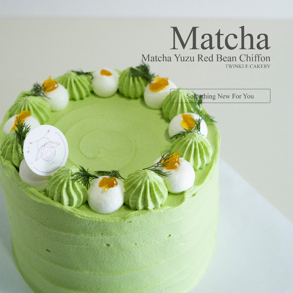 Sweet azuki red bean and smooth red bean paste layer paired with soft matcha chiffon sponge. 