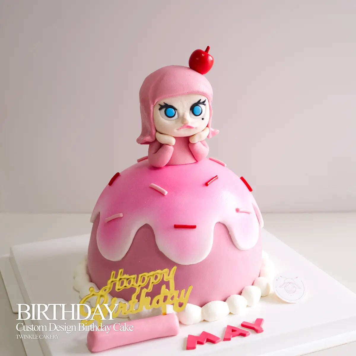 Side profile of Molly custom cake, lemon butter flavor, self-pickup available at Kanvas Soho Cyberjaya.