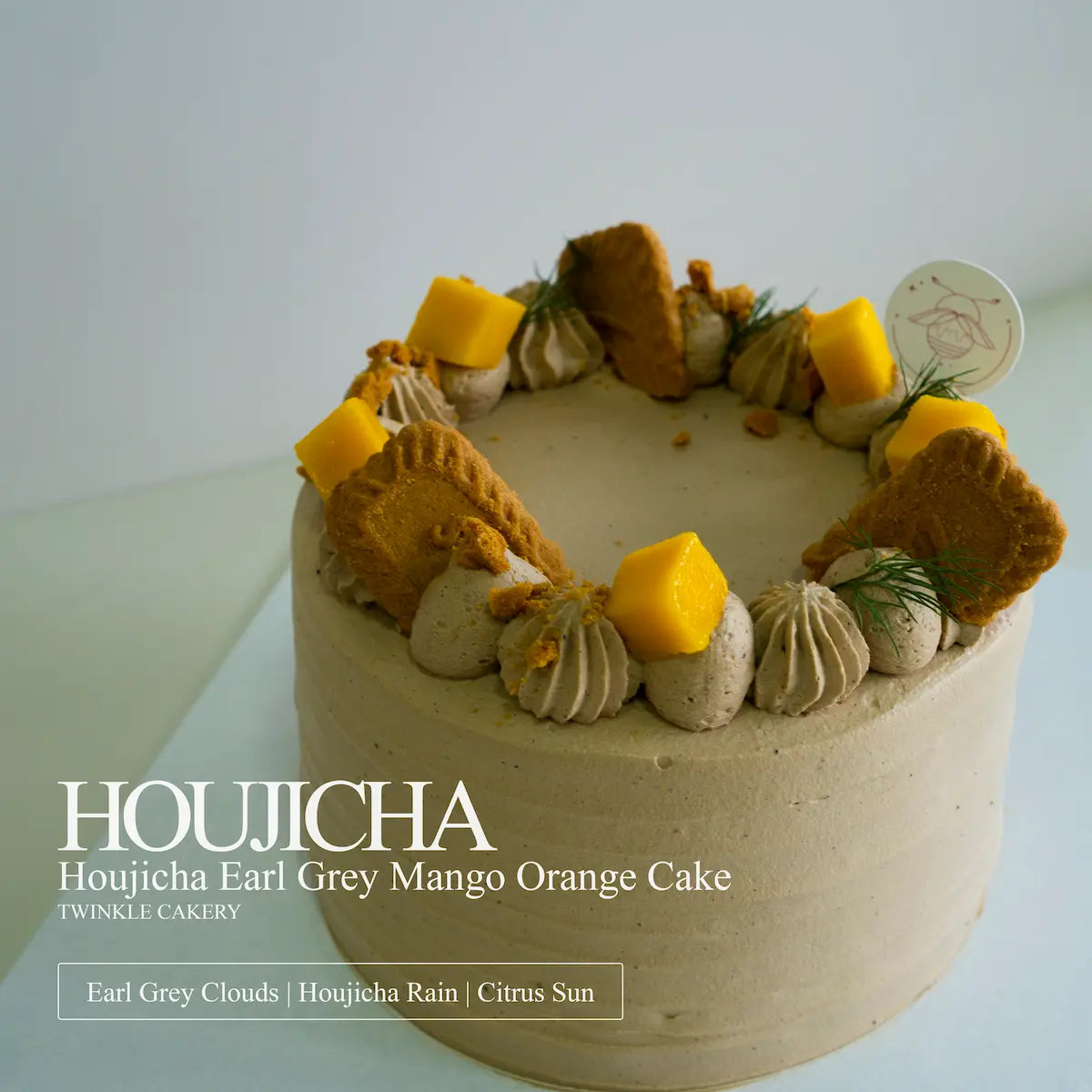 Close-up of fresh mango cubes topping on smooth houjicha fresh cream frosting.